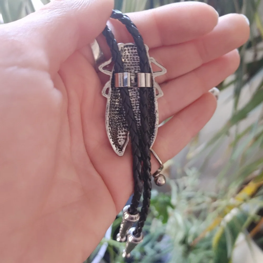 Fun and Groovy Cicada Bolo Tie - Picture 4 of 5